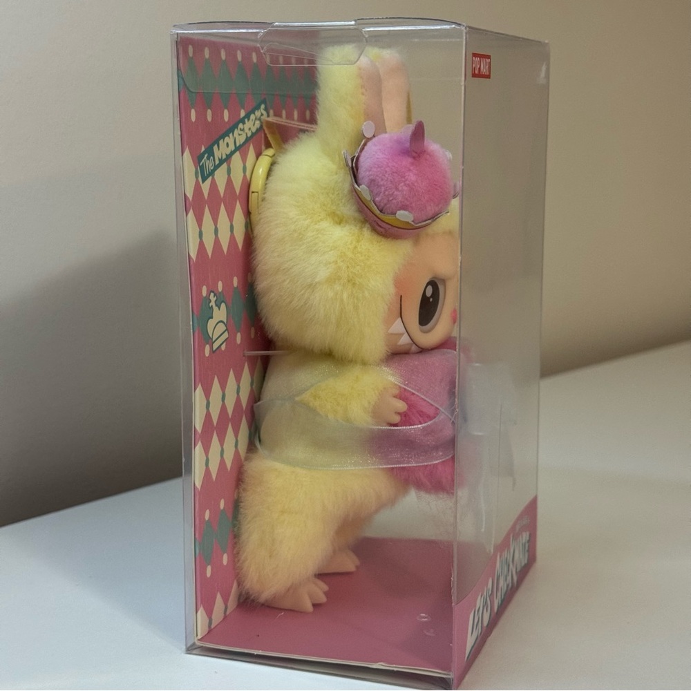 Pop Mart Labubu The MONSTERS Let's
Checkmate- Vinyl Plush Queen - Picture 2 of 5